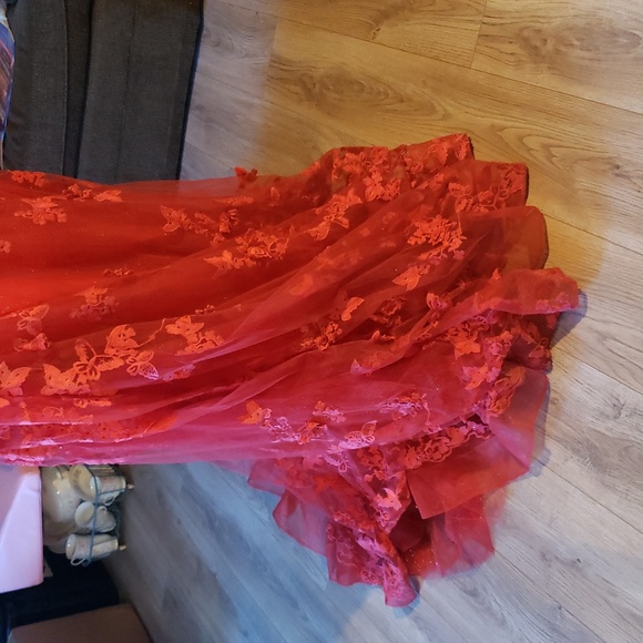Elegant Red Floral Ball Gown - Picture 8 of 15